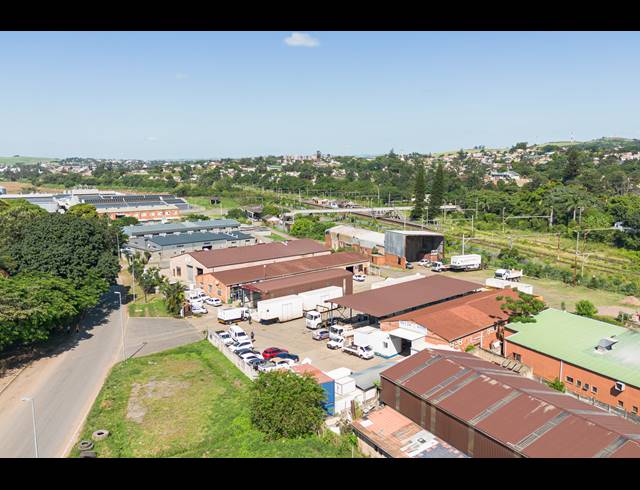 2,200M² BUSINESS CENTRE FOR SALE IN TONGAAT INDUSTRIAL